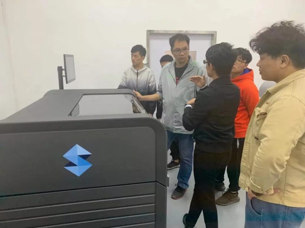 亚洲第一台Stratasys J835全彩3D打印机在广州安装到位
